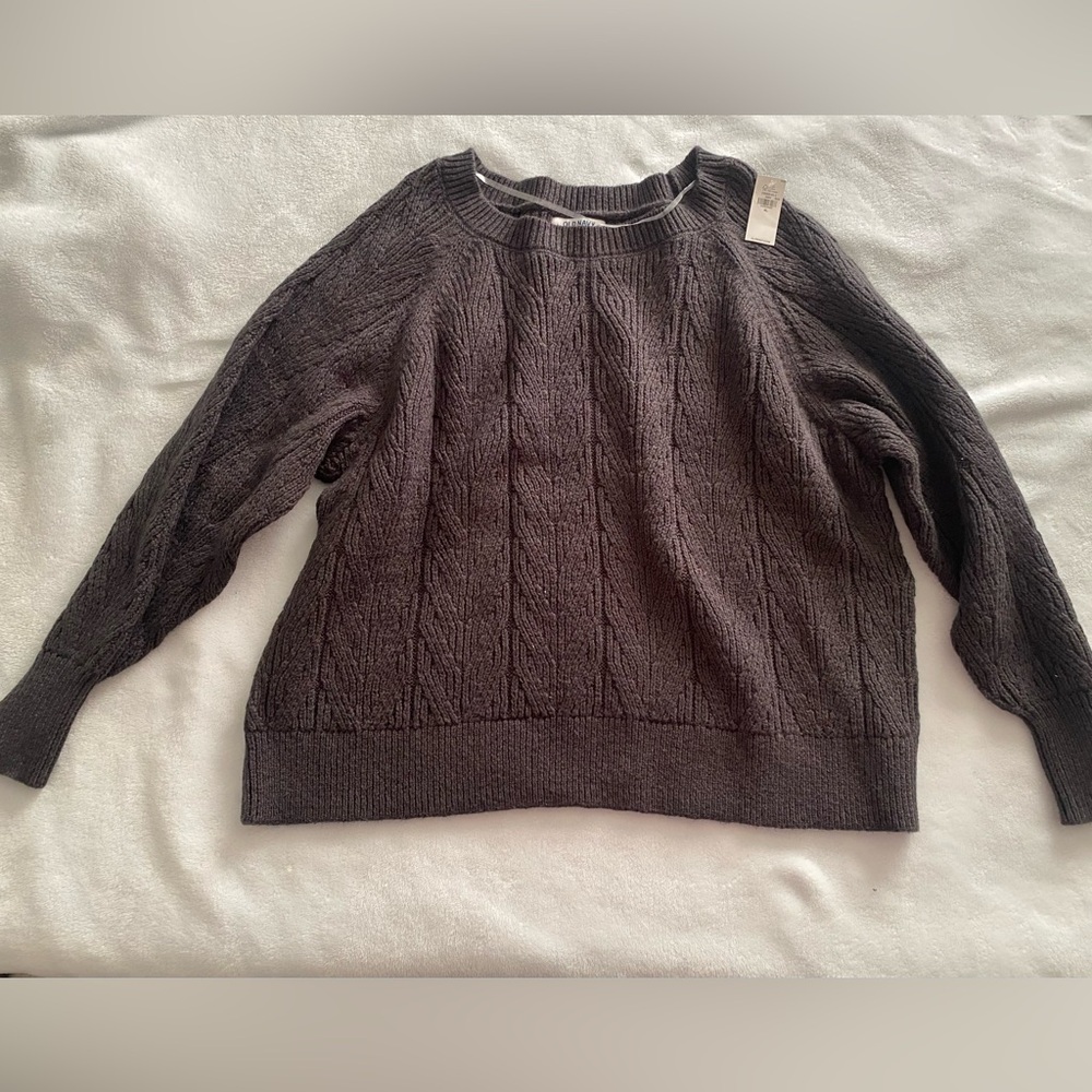 Old navy women’s sweater. Size XL. Color dark grey